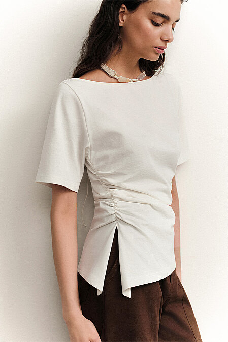T-shirt with Asymmetrical Ruffle Details - Pilea