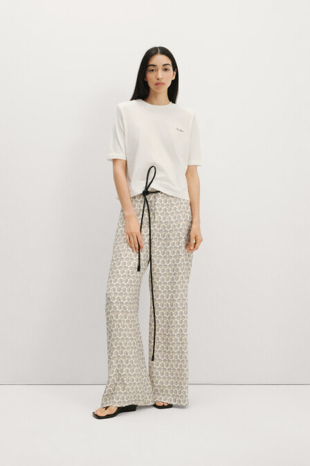 White Embroidered Detailed Padded T-shirt - 5