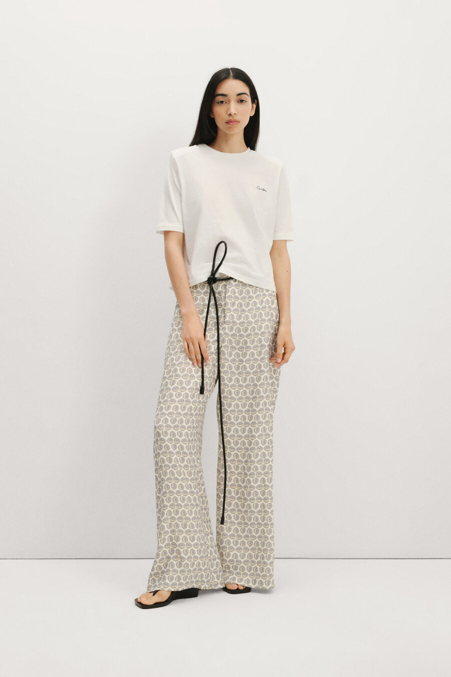 White Embroidered Detailed Padded T-shirt - 5